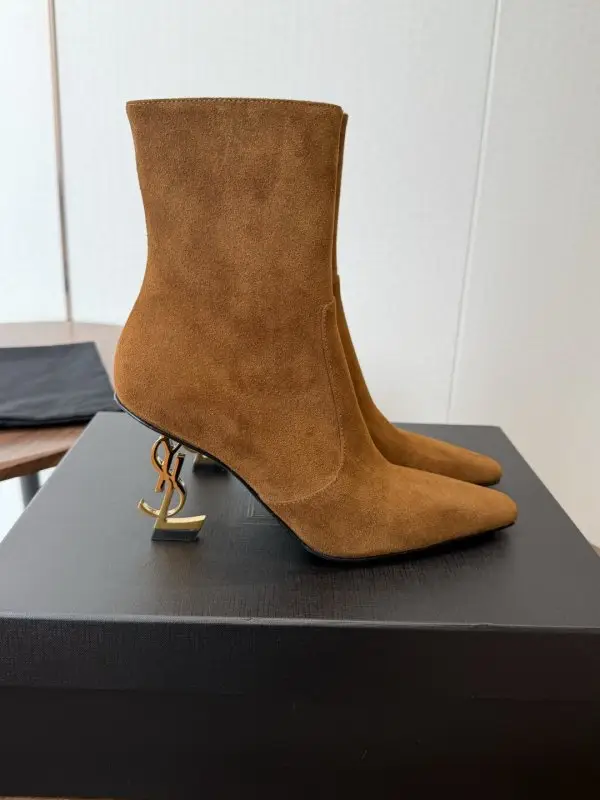 Saint Laurent — Ботильйони шкіряні на підборах