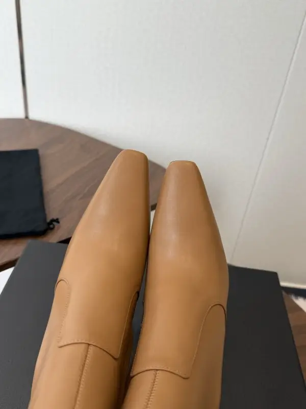 Saint Laurent Ankle boots leather on heel — Photo 5