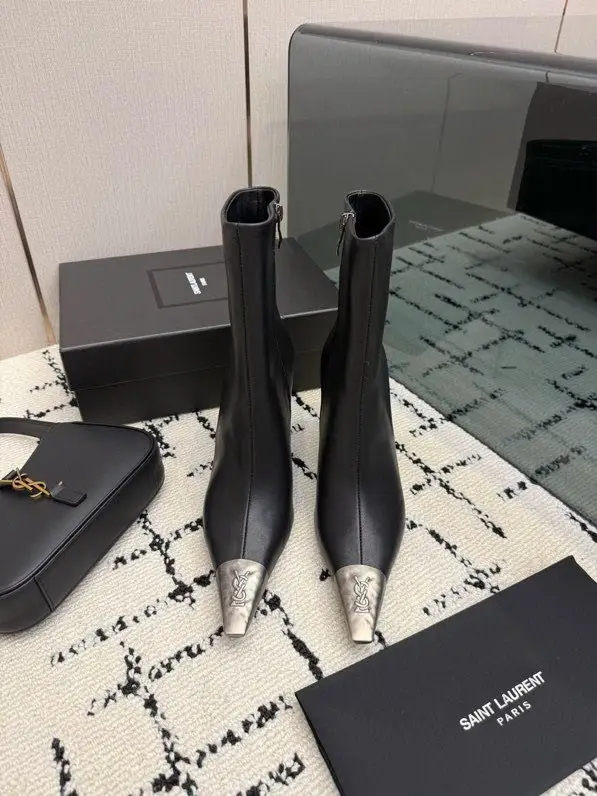 Saint Laurent Ankle boots on stud — Photo 2