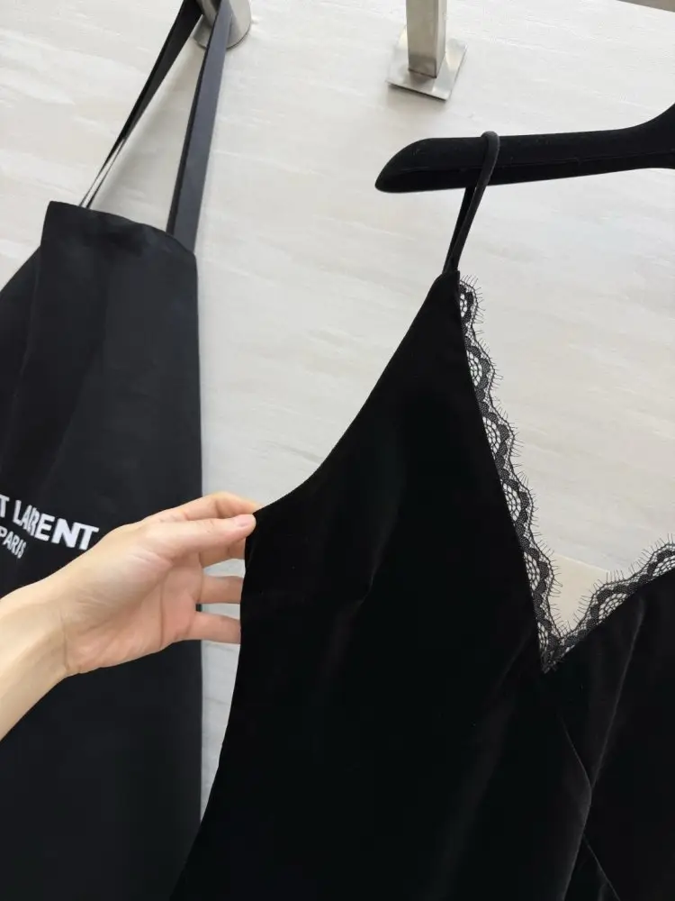 Saint Laurent Черное бархатное платье-комбинация — Фото 2