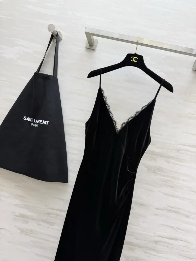 Saint Laurent Черное бархатное платье-комбинация — Фото 3