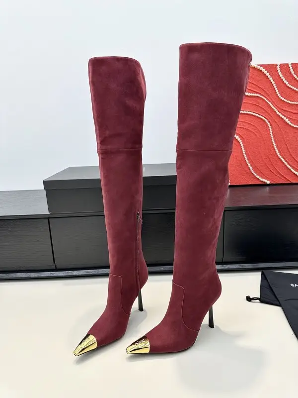 Saint Laurent Boots higher knee on stud — Photo 3
