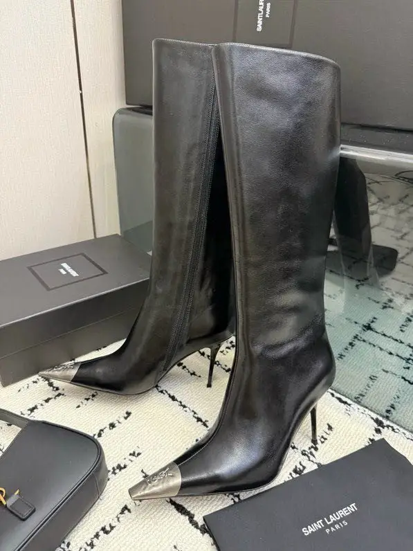 Saint Laurent — Чоботи жіночі на шпильці
