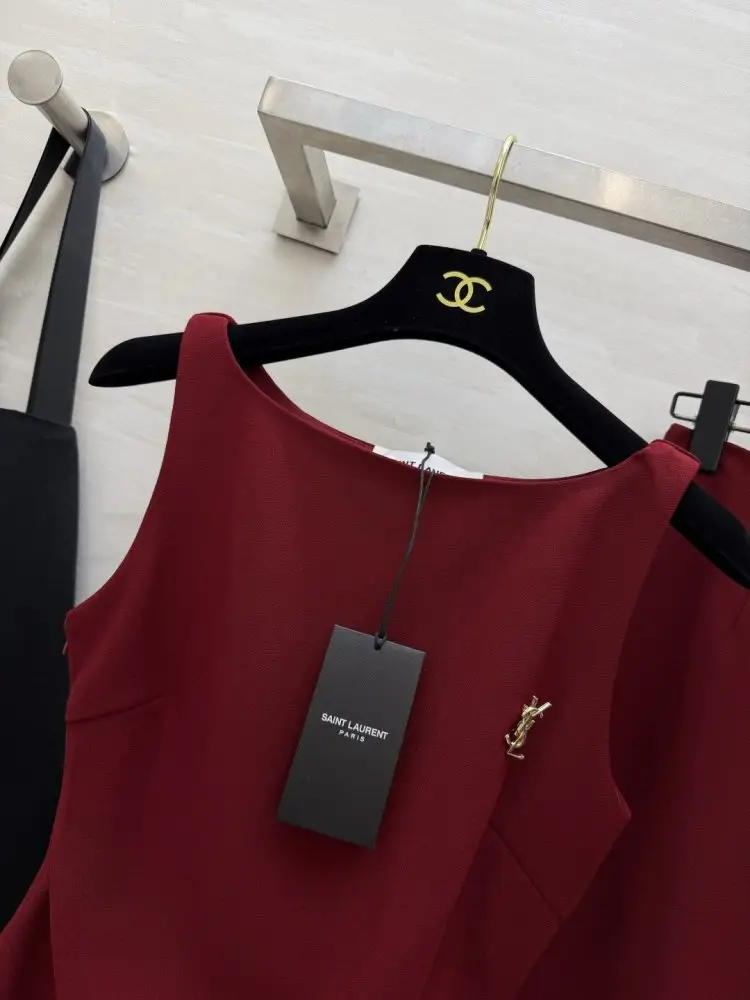 Saint Laurent Costume female — Photo 2