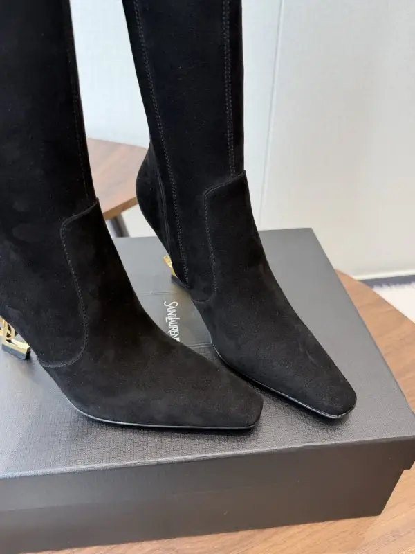 Saint Laurent Високі чоботи з гострим носком на підборах — Фото 5