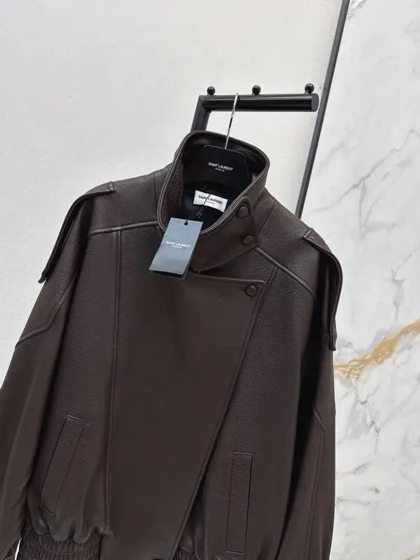Saint Laurent Куртка кожаная женская — Фото 4