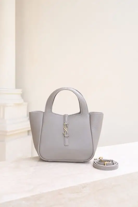 Saint Laurent — Шкіряна сумка LE5A7 BEA BABY 18 см з оленячої шкіри