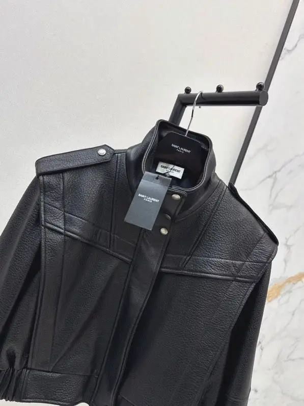 Saint Laurent Кожаная куртка-бомбер с коротким воротником-стойкой — Фото 2
