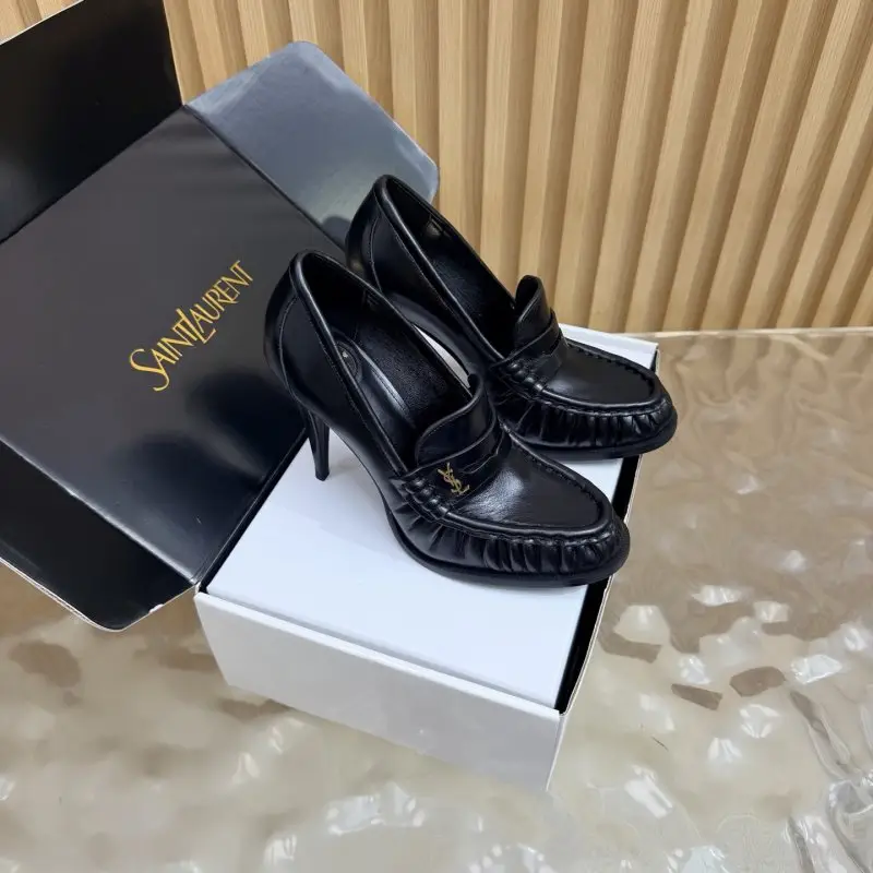 Saint Laurent — Лоферы на каблуке YSL LE LOAFER