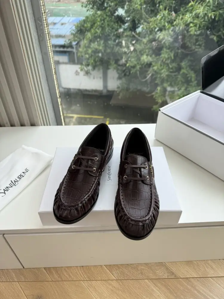 Saint Laurent Лоферы жіночі — Фото 1