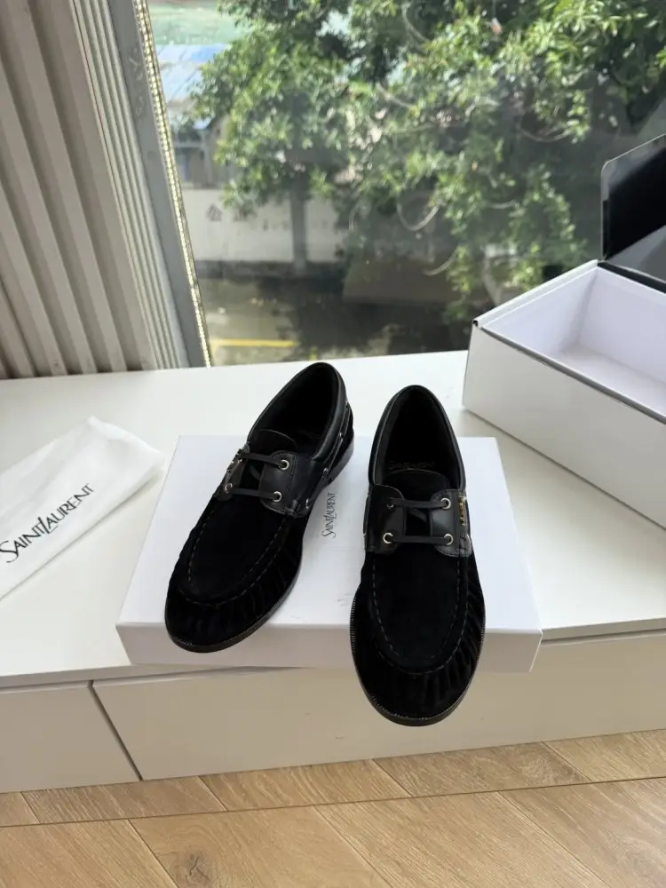 Saint Laurent — Лоферы женские