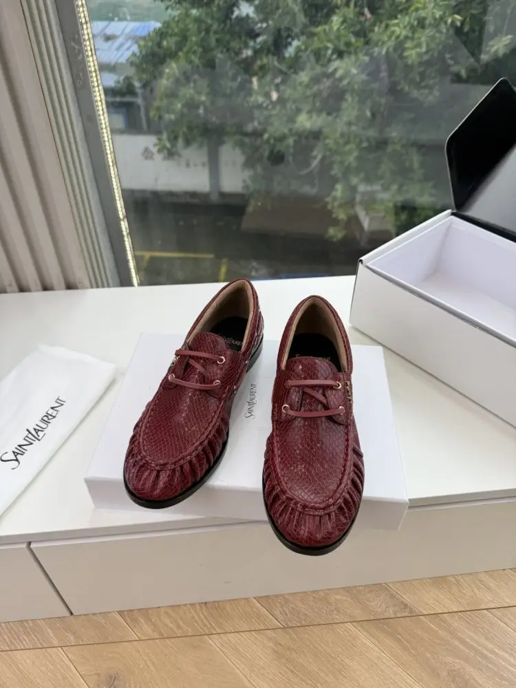 Saint Laurent — Лоферы женские