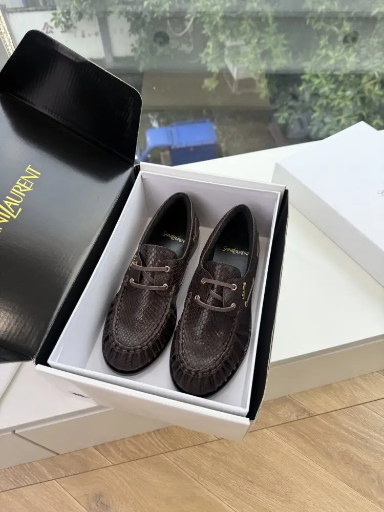 Saint Laurent — Лоферы женские
