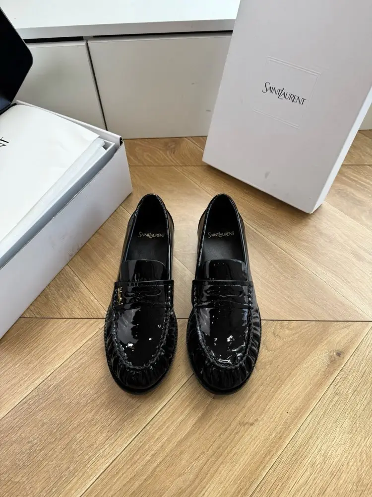 Saint Laurent — Лоферы жіночі