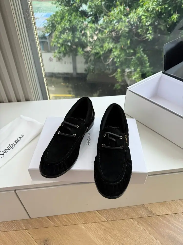 Saint Laurent — Лоферы женские