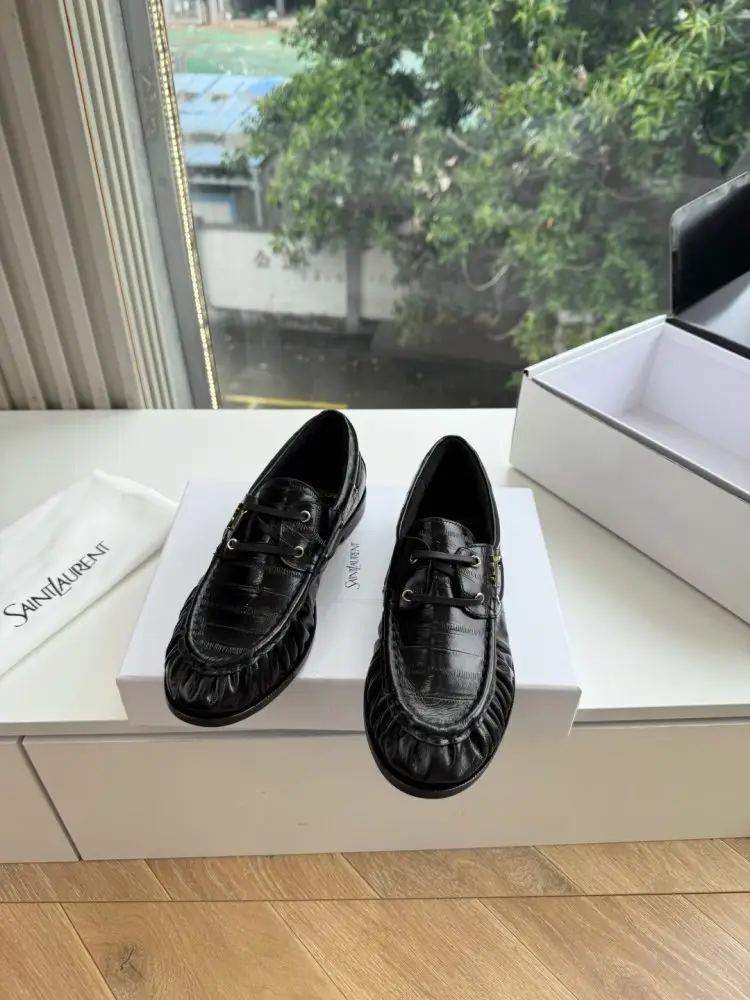 Saint Laurent Лоферы женские — Фото 1