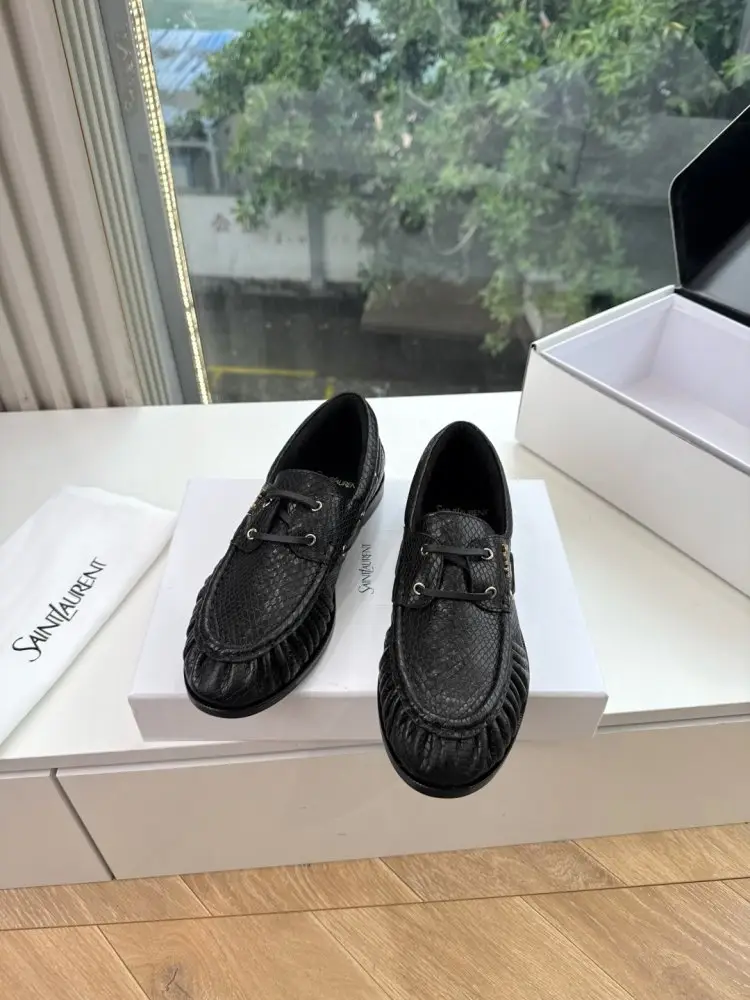 Saint Laurent — Лоферы женские