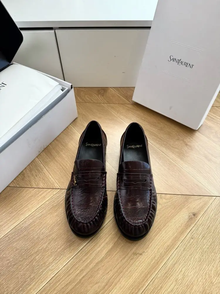 Saint Laurent — Лоферы женские