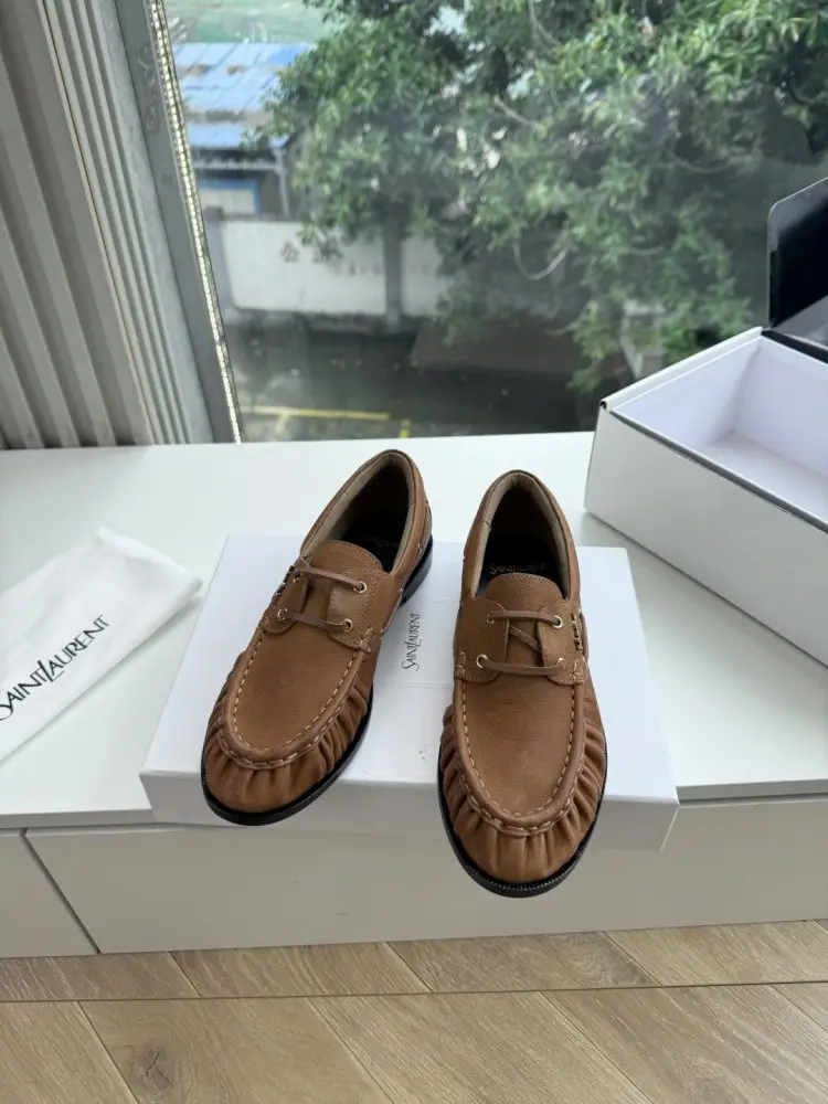Saint Laurent — Лоферы женские
