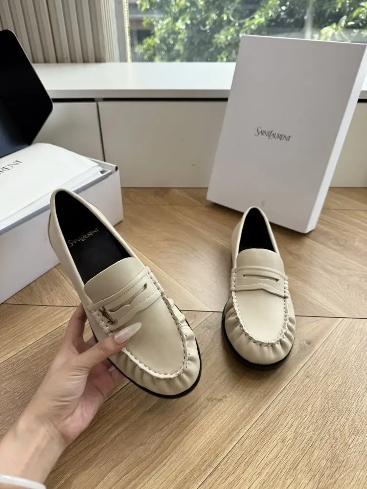 Saint Laurent Лоферы жіночі — Фото 3