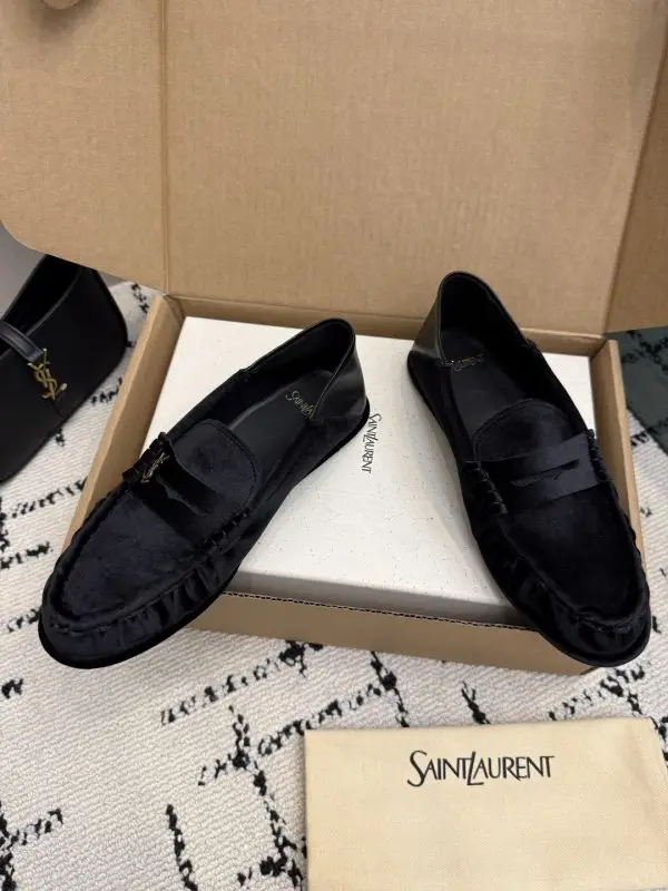 Saint Laurent Лоферы жіночі — Фото 3