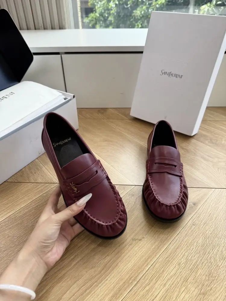 Saint Laurent Лоферы жіночі — Фото 3