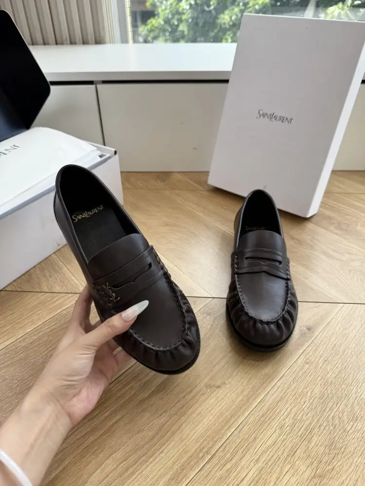 Saint Laurent Лоферы жіночі — Фото 3