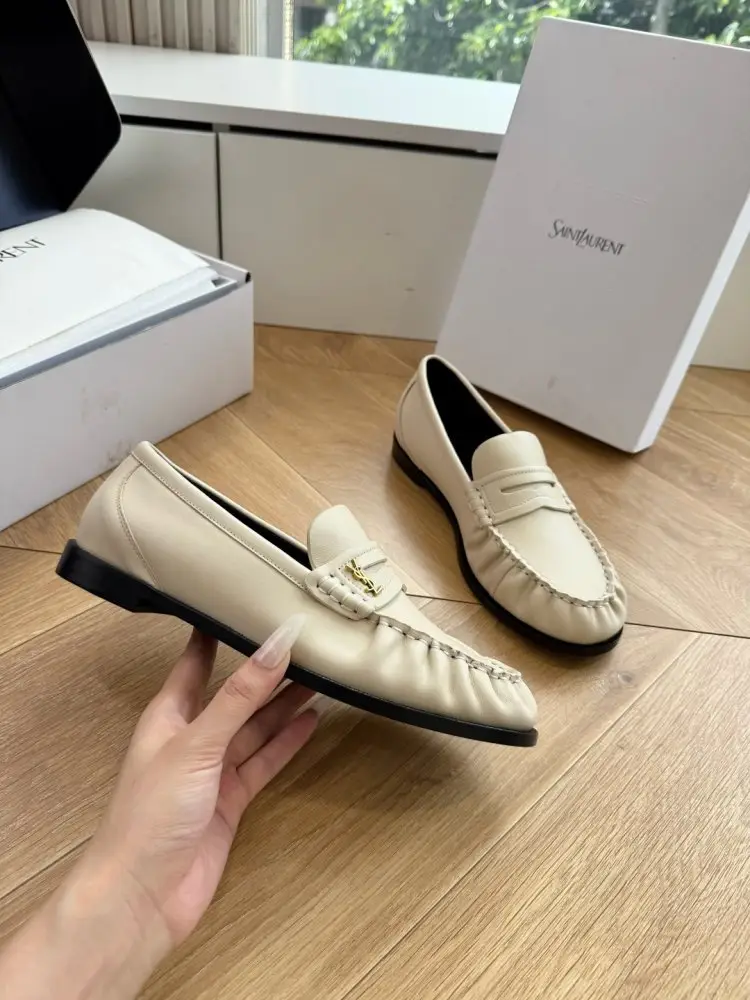 Saint Laurent Лоферы жіночі — Фото 4