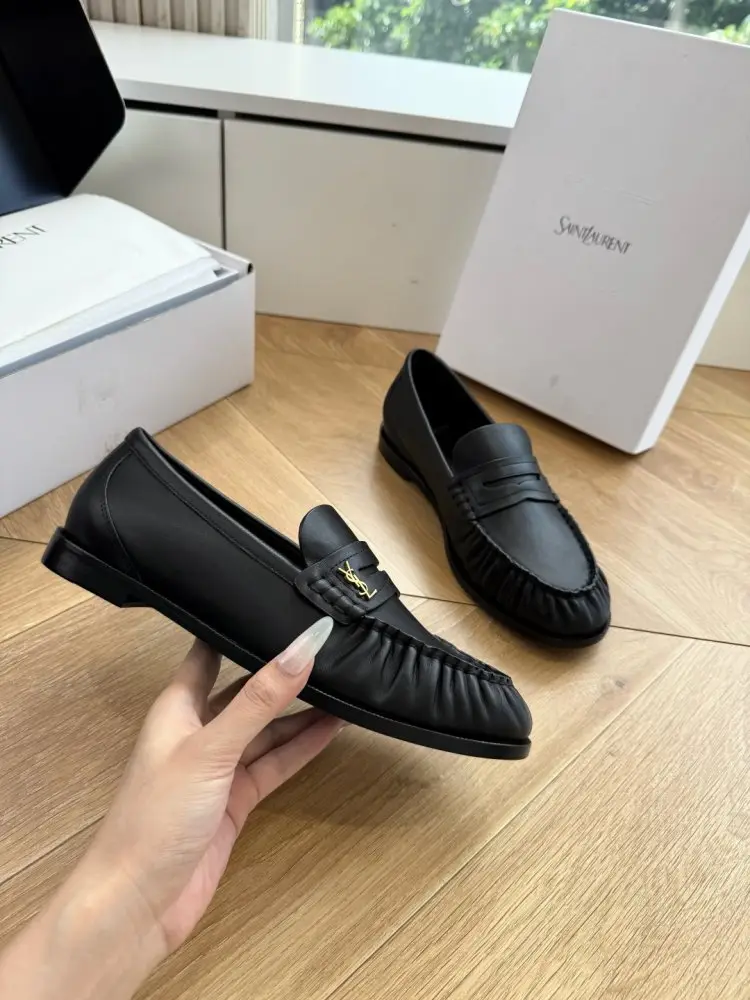 Saint Laurent Лоферы жіночі — Фото 4