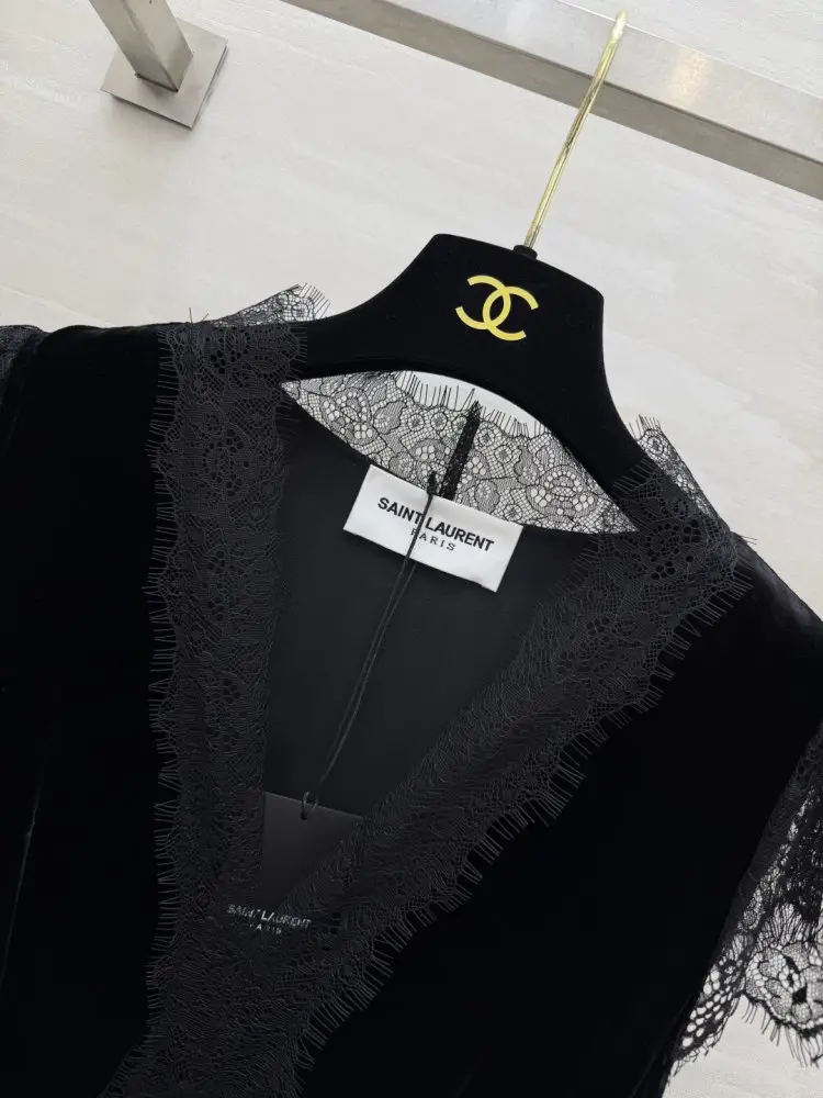 Saint Laurent Длинное бархатное кружевное платье — Фото 5