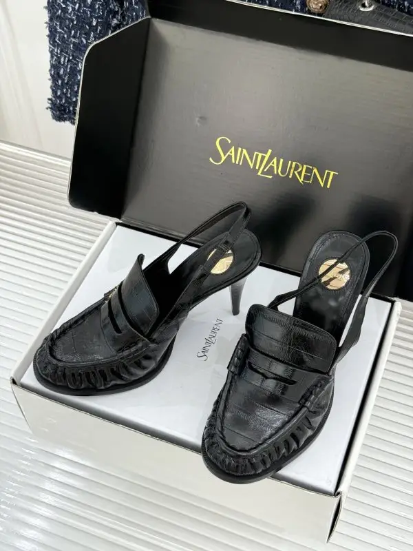 Saint Laurent Плиссированные shoes on high heel — Photo 2