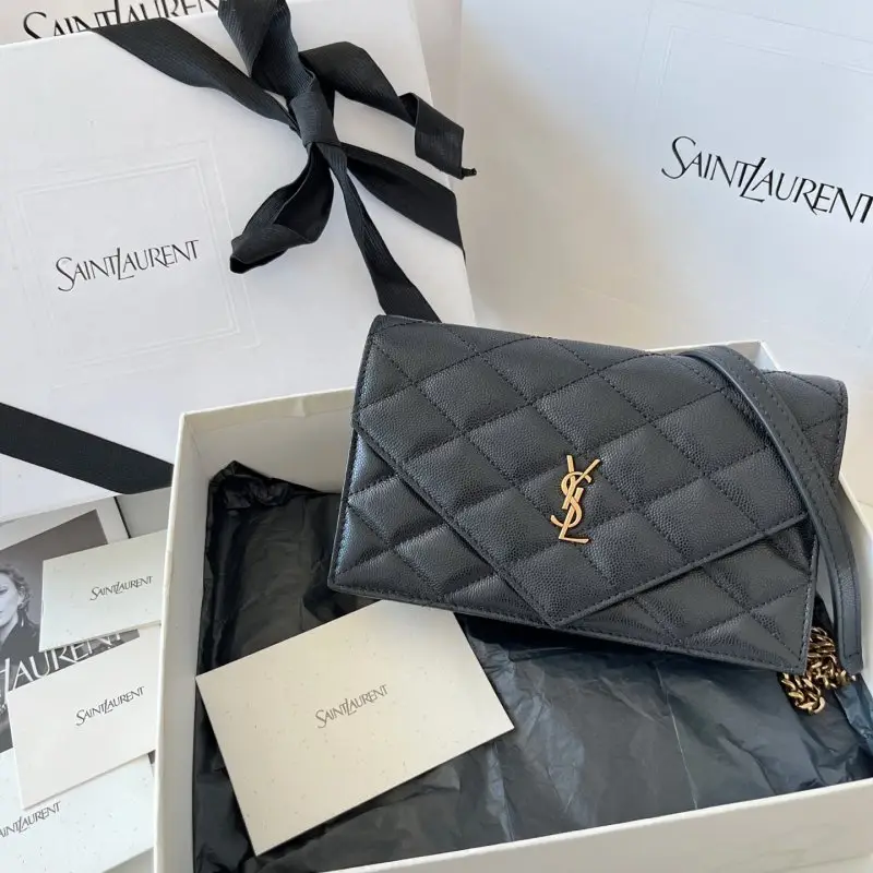 Saint Laurent — Стеганая сумка на плече 20 см