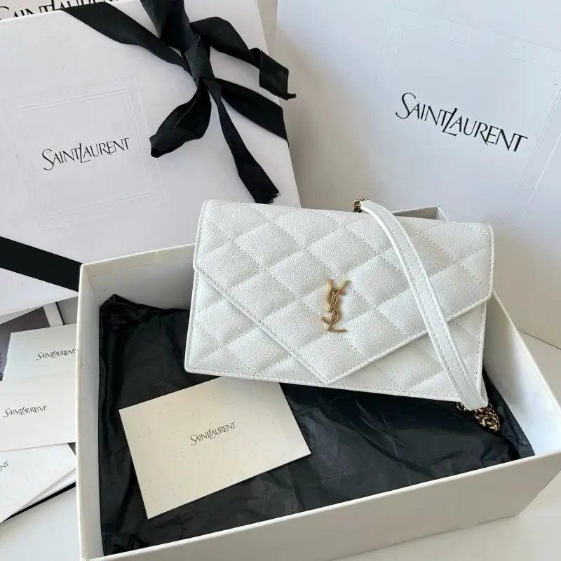 Saint Laurent — Стеганая сумка на плече 20 см