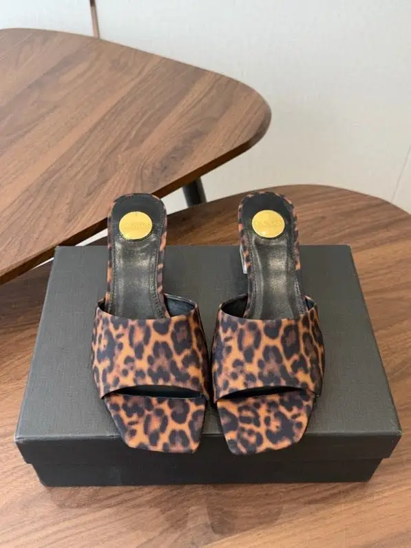Saint Laurent — Sandals