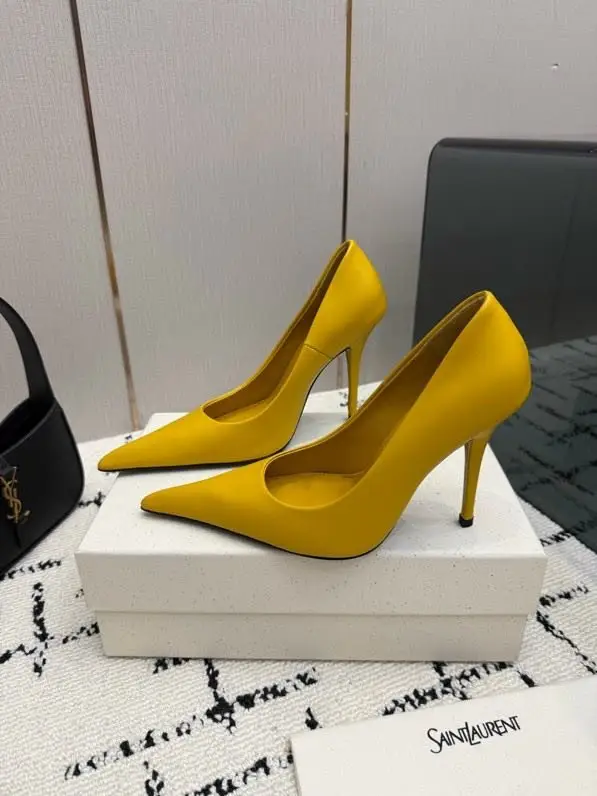 Saint Laurent Shoes boats on high heel — Photo 5