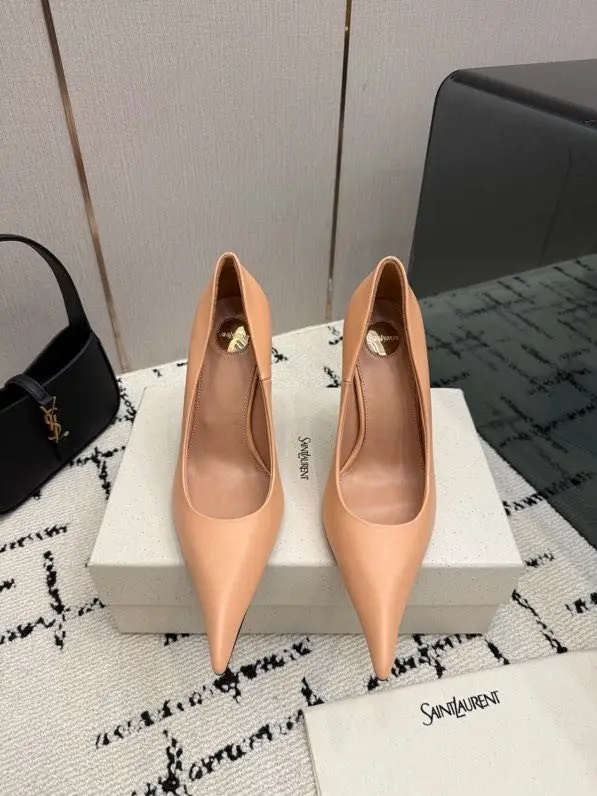 Saint Laurent Shoes boats on high heel — Photo 5