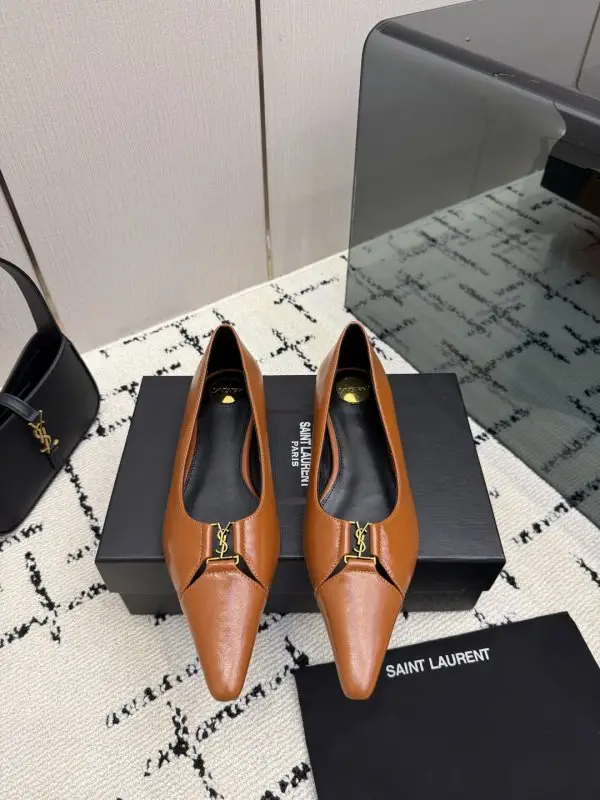 Saint Laurent — Туфли кожаные с острым носком