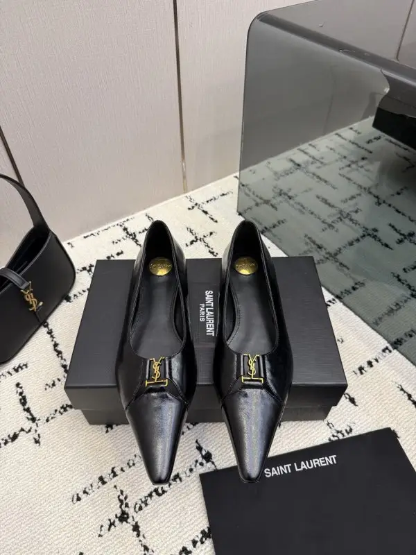 Saint Laurent — Туфлі шкіряні з гострим носком