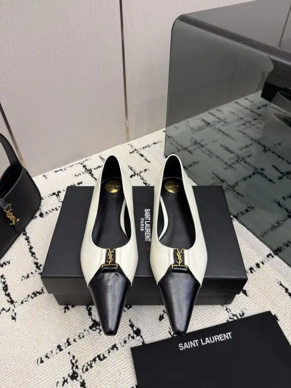 Saint Laurent — Туфли кожаные с острым носком