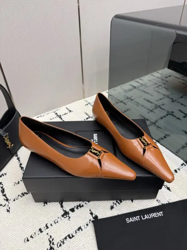 Saint Laurent Shoes leather from sharp the toe — Photo 2