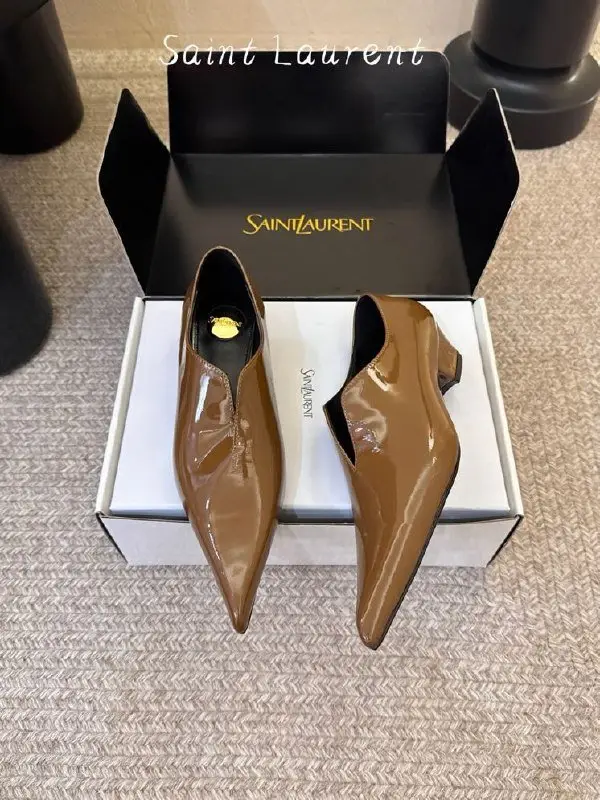 Saint Laurent — Туфли мэри-джейн с острым носком