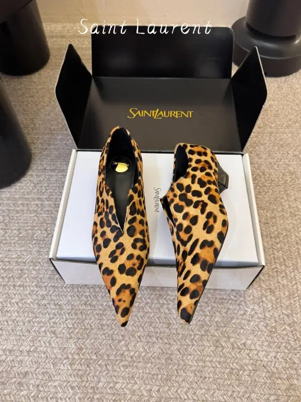 Saint Laurent — Туфлі мері-джейн з гострим носком