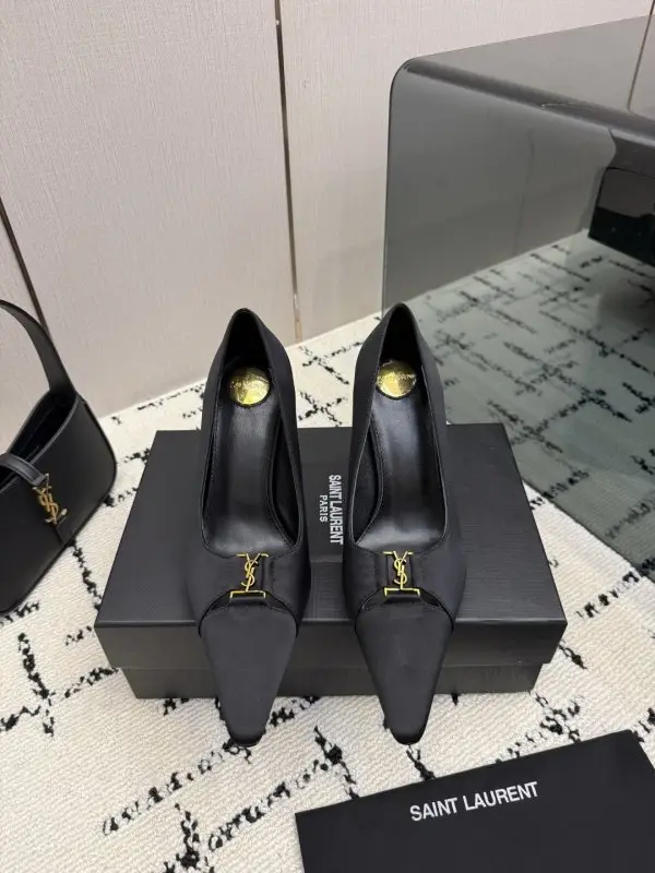 Saint Laurent — Туфли на высоком каблуке с острым носком