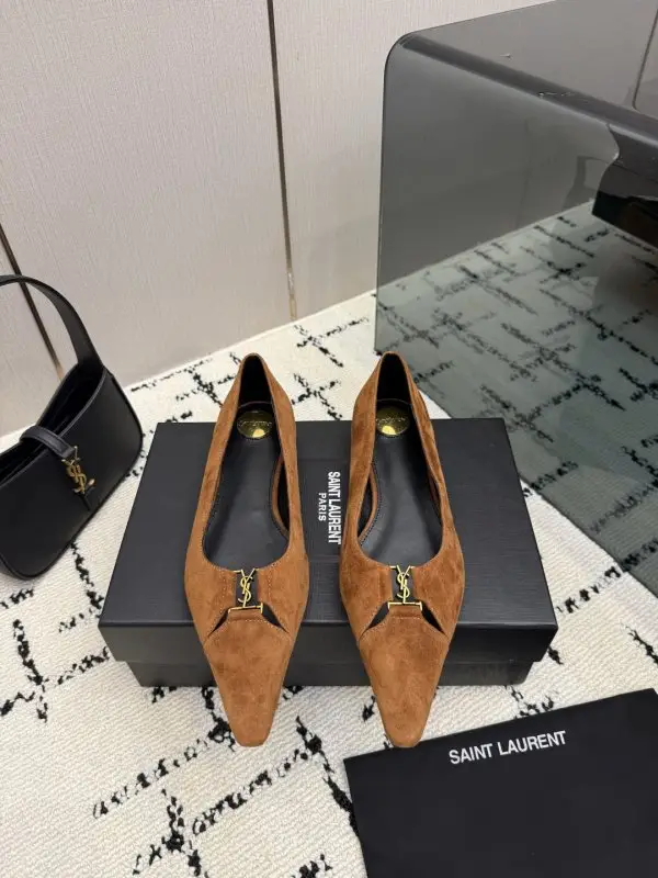 Saint Laurent — Туфли замшевые с острым носком