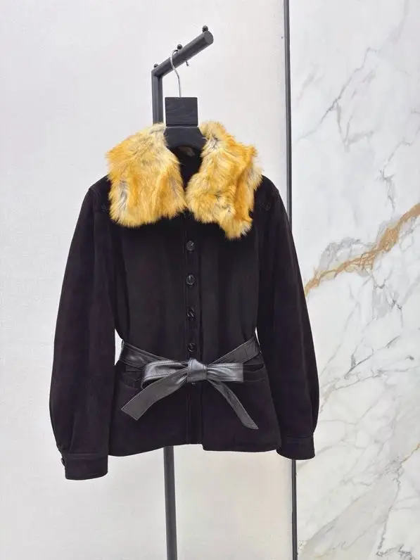 Saint Laurent — Замшевое пальто с воротником из лисьего меха
