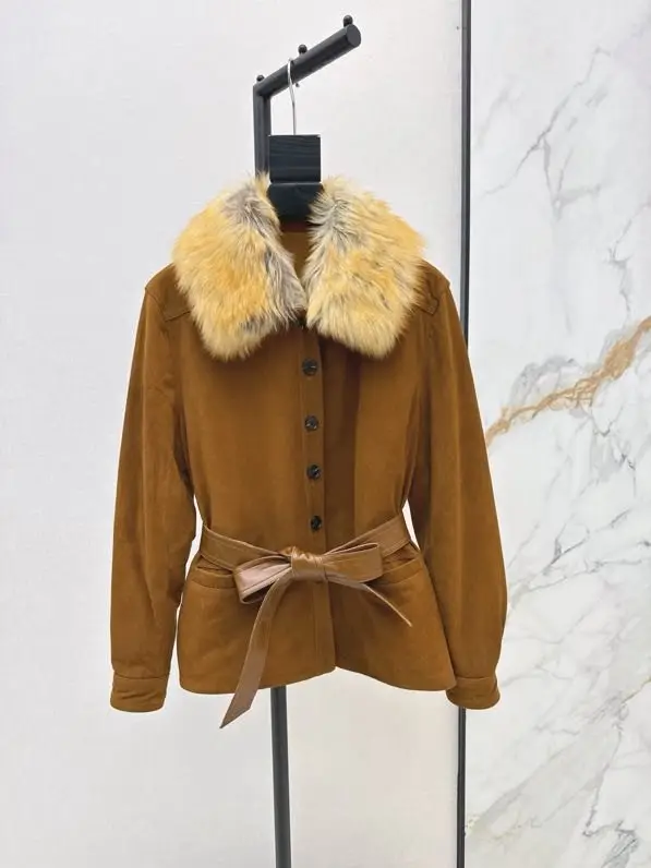 Saint Laurent — Замшевое пальто с воротником из лисьего меха