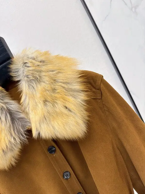 Saint Laurent Замшевое пальто с воротником из лисьего меха — Фото 4