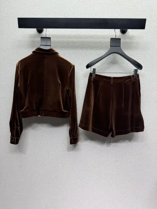 Saint Laurent Velvet female costume — Photo 5