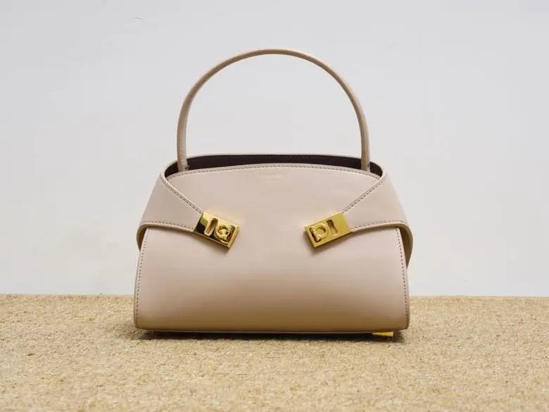Salvatore Ferragamo — Сумка через плече Hug Soft 25 см