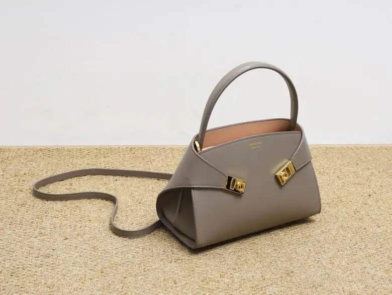 Salvatore Ferragamo A bag across shoulder Hug Soft 25 cm — Photo 5